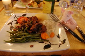 piggy eating dinner